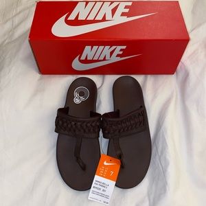 Bella Kai Thong/Sandals